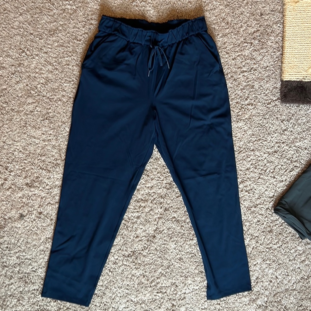 SOLD OFFLINE LuluLemon navy size 10 stretch high rise pant
